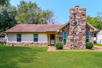 5829 LAKE PORT DR Memphis, TN 38053